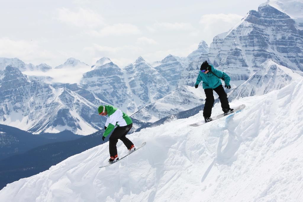 Mountaineer Lodge Lake Louise Exterior photo